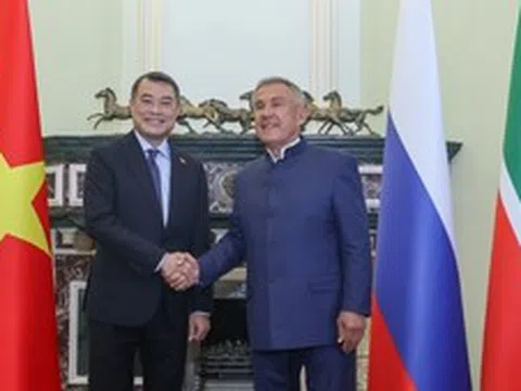 Thủ tướng Lê Minh Hưng gặp Người đứng đầu Cộng hòa Tatarstan (Liên bang Nga)