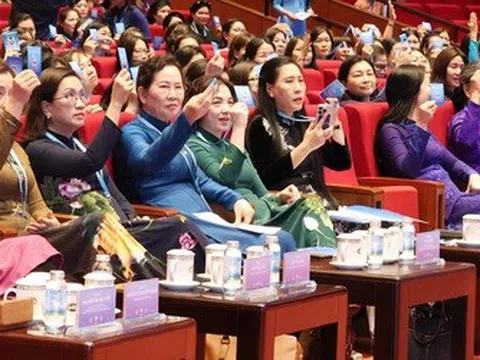 789 đại biểu dự phiên làm việc thứ nhất Đại hội Phụ nữ toàn quốc lần thứ XIV