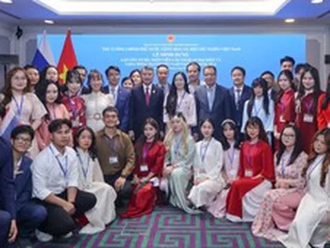 Thủ tướng Lê Minh Hưng: Mỗi người Việt Nam ở nước ngoài phải là một đại sứ của dân tộc