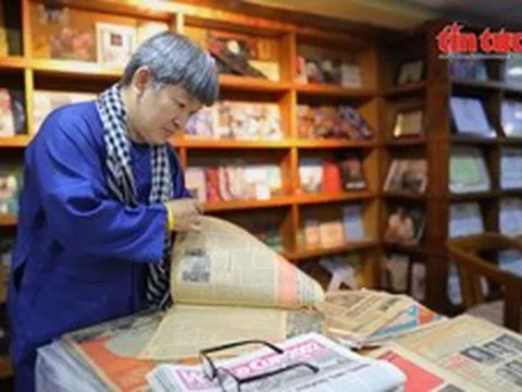 Người lưu giữ những trang báo ghi dấu ngày Thành phố mang tên Bác