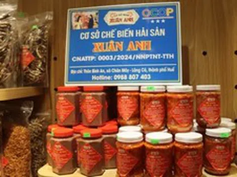 Thưởng thức đặc sản Huế tại phố hiệu Tràng Tiền