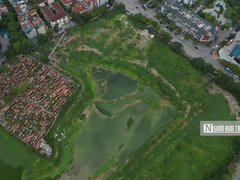 Hơn thập kỷ bỏ hoang, cỏ dại phủ kín công viên điều hòa khu đô thị Tây Nam Hà Nội