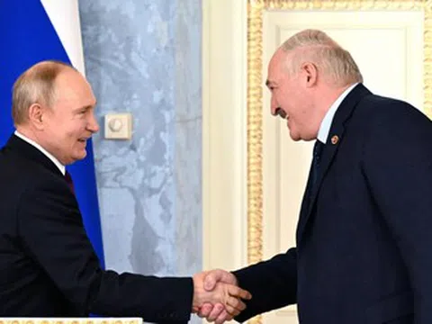 Xung quanh cuộc gặp không báo trước của ông Lukashenko với ông Putin