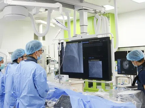 Đêm trắng giành giật sự sống cho người bệnh ở Bệnh viện Bạch Mai cơ sở Ninh Bình