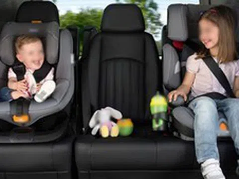 Từ 15/8, phạt cảnh cáo ô tô chở trẻ em không có thiết bị an toàn phù hợp