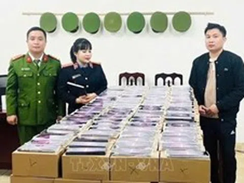 Bắt đối tượng bán hàng hóa giả mạo nhãn hiệu 'Samsung'