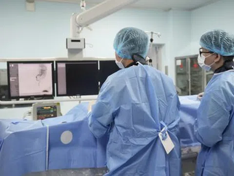 Nam thanh niên 33 tuổi bất ngờ co giật sau khi tắm