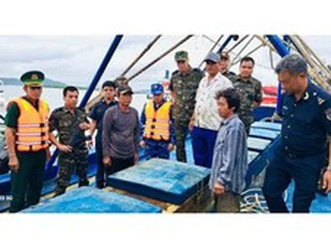 Hải quan phối hợp bắt tàu chở 30.000 lít dầu DO không rõ nguồn gốc