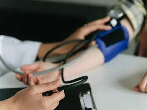 Đưa con gái 4 tuổi đi khám vì ngủ ngáy, kết quả xét nghiệm khiến bố mẹ "sốc nặng"