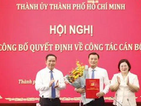 Phê chuẩn miễn nhiệm chức vụ Phó Chủ tịch UBND Thành phố Hồ Chí Minh