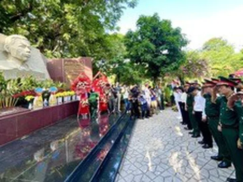 Đại tướng Nguyễn Trọng Nghĩa dâng hương và kiểm tra công tác tìm kiếm, quy tập hài cốt liệt sĩ tại Công viên Lê Thị Riêng