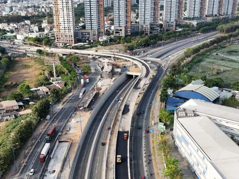 Vì sao nút giao thông lớn nhất Tp.HCM chưa thể về đích đúng hạn?