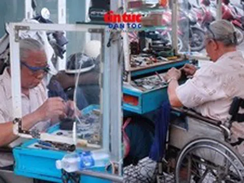 Người thợ sửa đồng hồ và ánh hào quang của nhà vô địch đua xe lăn