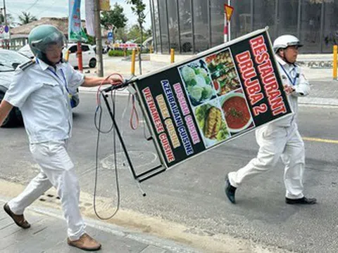 Xử lý bảng hiệu không có tiếng Việt ở phố du lịch Đà Nẵng