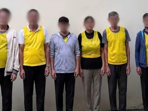 Bắt băng nhóm người nước ngoài lừa khách du lịch bằng trò cờ bạc bịp