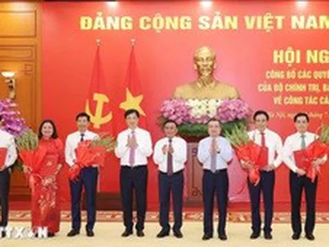 Hội nghị công bố các quyết định của Bộ Chính trị, Ban Bí thư về công tác cán bộ