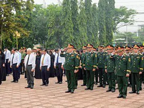 Đại tướng Nguyễn Trọng Nghĩa chủ trì lễ dâng hoa, dâng hương tại Tượng đài Chiến thắng Chốt chặn Tàu Ô