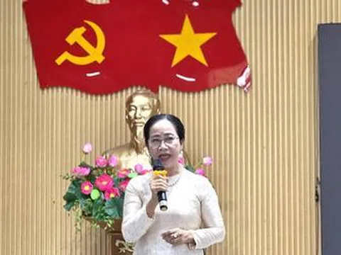 Khi luật dân số không còn chỉ là chuyện sinh bao nhiêu con