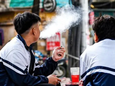 Kiểm tra căn cước, VNeID với người nghi dưới 18 tuổi mua thuốc lá