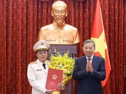 Tổng Bí thư, Chủ tịch nước Tô Lâm trao quyết định thăng quân hàm Thượng tướng cho Thứ trưởng Bộ Công an Đặng Hồng Đức