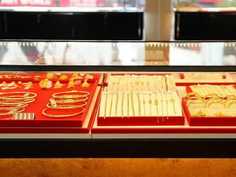 Giá vàng hôm nay (1/8): Rơi tự do