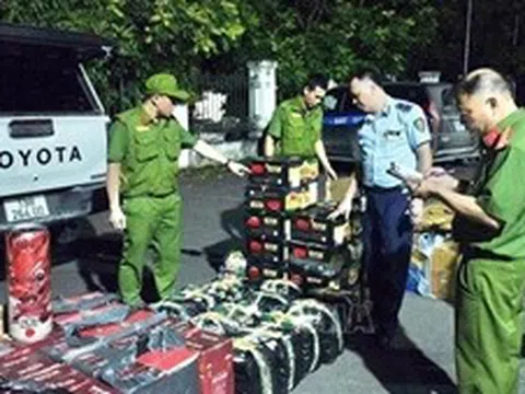 Thu giữ hơn 1,5 tấn thực phẩm không rõ nguồn gốc xuất xứ