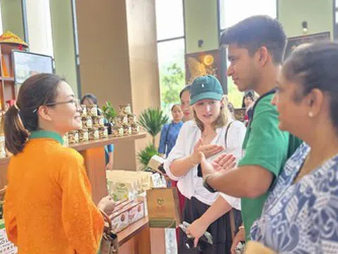 Đặc sản Đà Nẵng tìm khách quốc tế từ sân bay, resort 5 sao