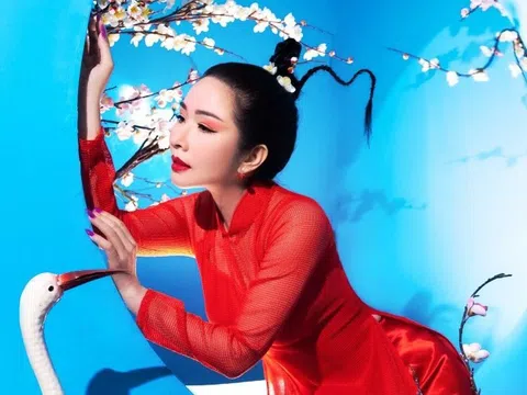 Hoa hậu Vivian Trần diện áo dài đỏ đón Tết