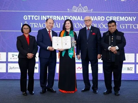 Công ty CP Ngôi nhà chung LA CASA nhận giải thưởng Top 100 Thương hiệu Việt Nam uy tín Châu Á