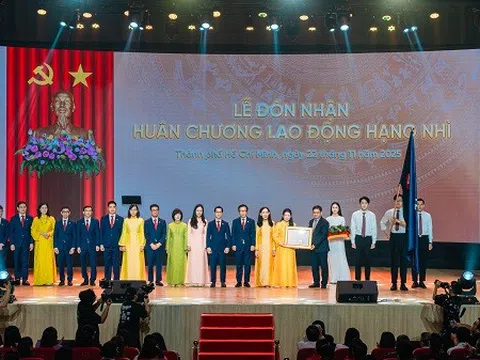Trường Đại học Văn Lang tổ chức Lễ kỷ niệm 30 năm thành lập, đón nhận Huân chương Lao động hạng Nhì, khẳng định vị thế giáo dục toàn cầu