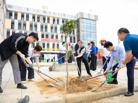 BIDV MetLife đồng hành cùng Arbor Day, trồng 650 cây xanh tại Đại học Quốc gia Hà Nội