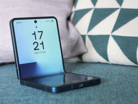 Galaxy Z Flip8 giá từ 31,99 triệu: điện thoại gập dễ tiếp cận nhất 2026