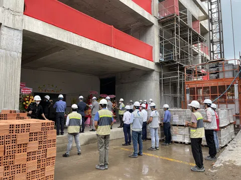 Bình Dương: Công ty C-Holdings tập trung nhiều người tại lễ cất nóc dự án C-Sky View