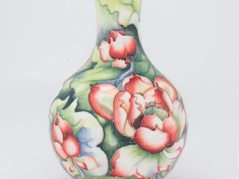 Đấu giá từ thiện bình hoa sen đỏ - Tác phẩm nghệ thuật độc đáo từ Minh Long 1