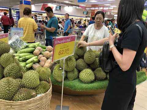 Ế vườn, giá sầu riêng ngoài chợ vẫn đắt