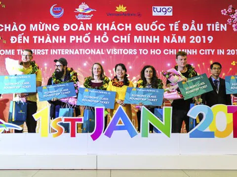 TP. Hồ Chí Minh đón những vị khách đầu tiên của năm 2019