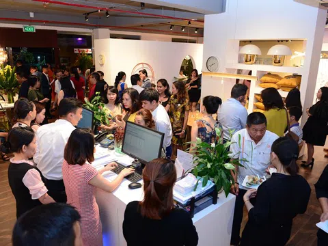 AKA ra mắt showroom Nhà Xinh thứ 9