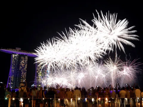 Đại tiệc pháo hoa trên bầu trời châu Á chào đón 2019