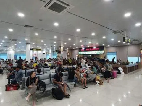 Máy bay của Vietjet bị hỏng lốp khiến hàng trăm hành khách mắc kẹt