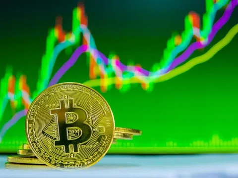 Giá Bitcoin đang tăng chóng mặt, chạm ngưỡng 8.000 USD