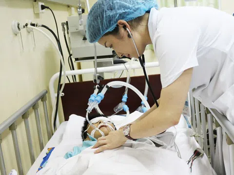 Quảng Ninh: Nỗ lực cứu sống cháu bé bị đuối nước trong tình trạng nguy kịch
