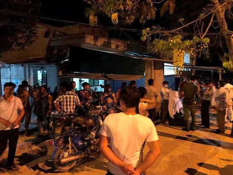 Đổ thuốc độc vào miệng người tình sau đó tự tử