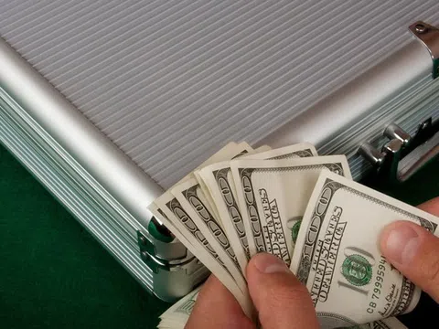 Mỹ nghi ngờ Nga thao túng đồng USD