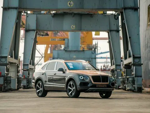 Biểu tượng thế kỉ Bentley Bentayga V8 góp mặt vào bộ sưu tập xe sang Việt Nam