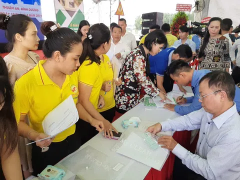 Phú Hồng Thịnh bàn giao gần 350 sổ đỏ ở dự án Phú Gia Huy