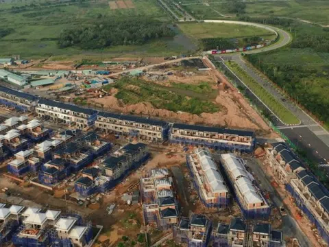 Bị nợ lương 3 tháng, công nhân đại dự án Swan Bay Đại Phước đình công