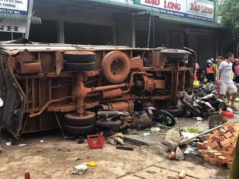 Đắk Nông: Tai nạn nghiêm trọng, xe tải lao vào chợ, 5 người tử vong