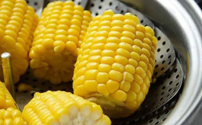 Ăn ngô mỗi ngày suốt 6 tháng, người phụ nữ 60 tuổi bất ngờ khi đi khám